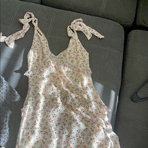 Gorgeous tie shoulder dress by Mahina.  #hawaii#beachy#aloha